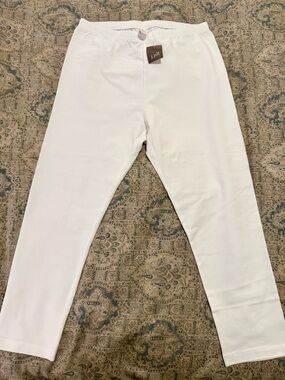 J. Jill White Pull-On Capri Pants